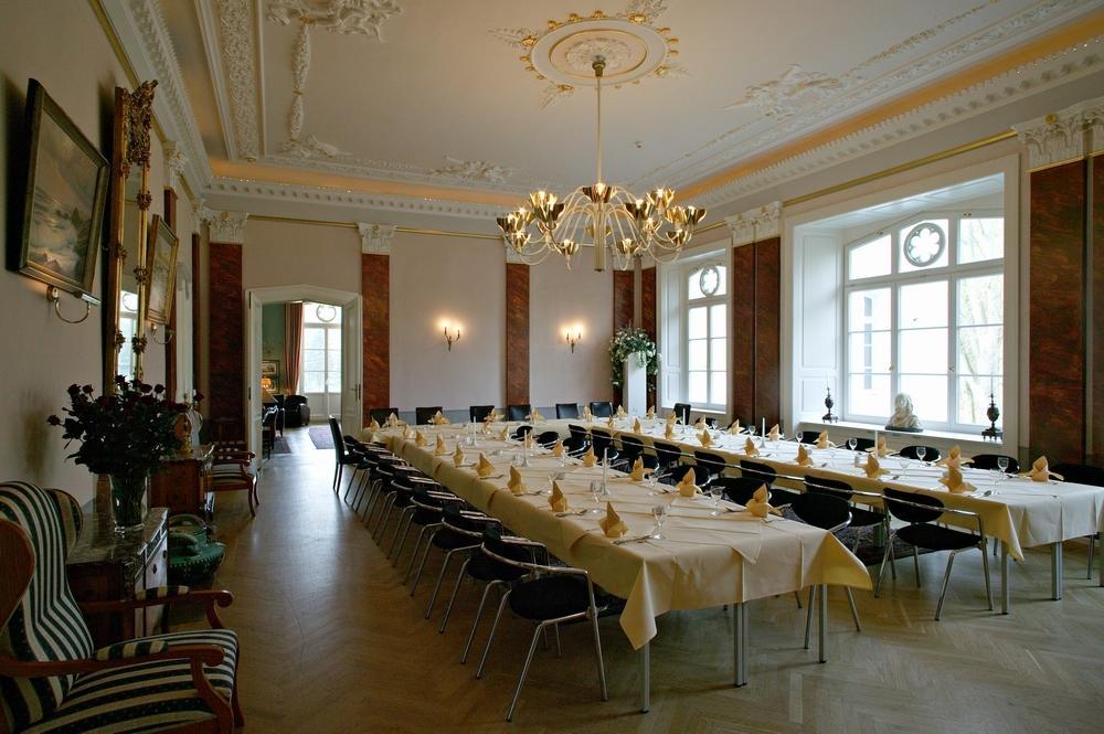 Park- Und Schlosshotel Schlemmin Bagian luar foto
